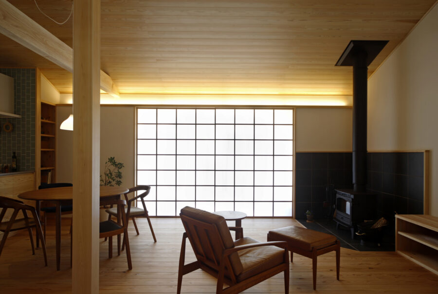 薪ストーブと大きな窓のある平屋（昼ver.）